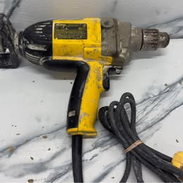 Batidor DeWalt DW130V-B3 – Usado