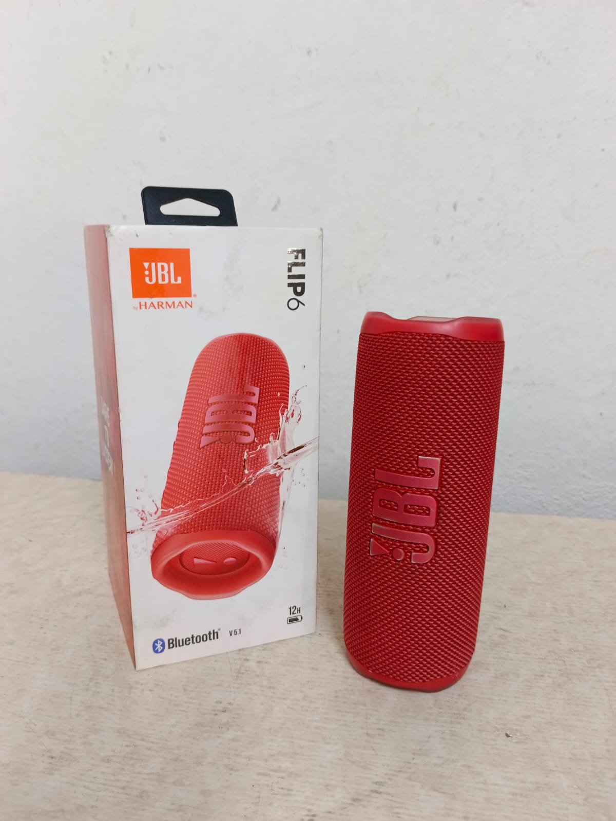 Bocina JBL flip 6 en caja, usada
