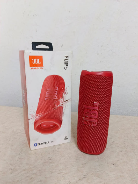 Bocina JBL flip 6 en caja, usada