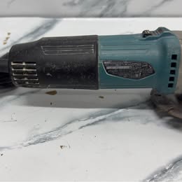 Mini Esmeril Makita M0901 – Usado