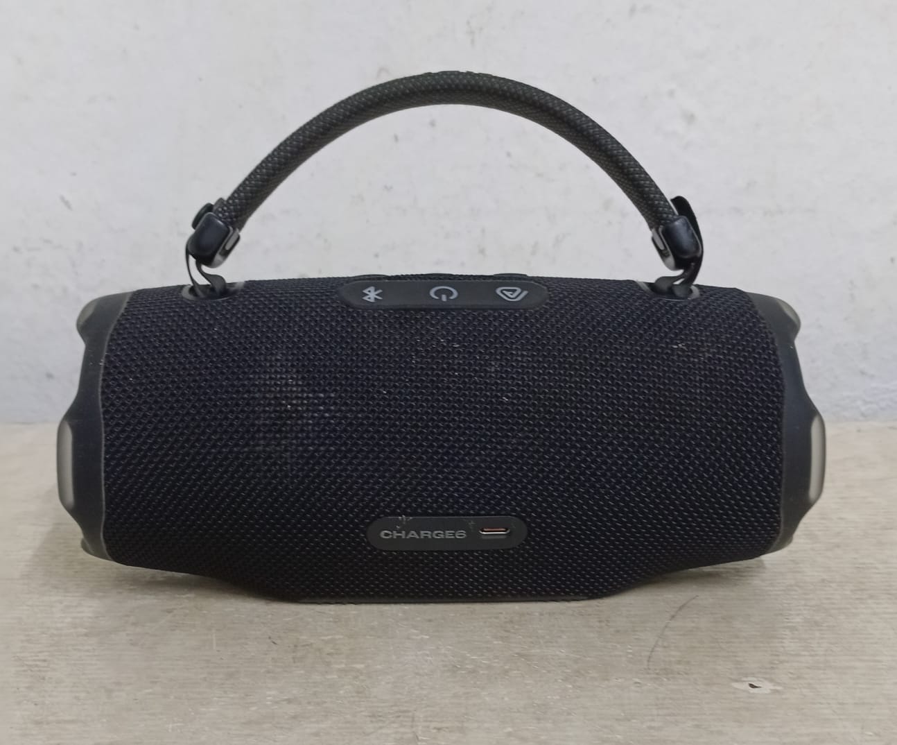 Bocina JBL charge 6, usado