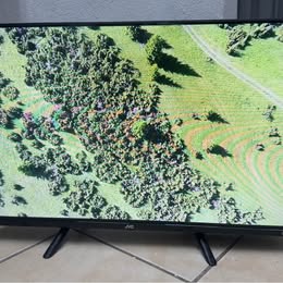 Smart TV JVC Roku 32” – Usado