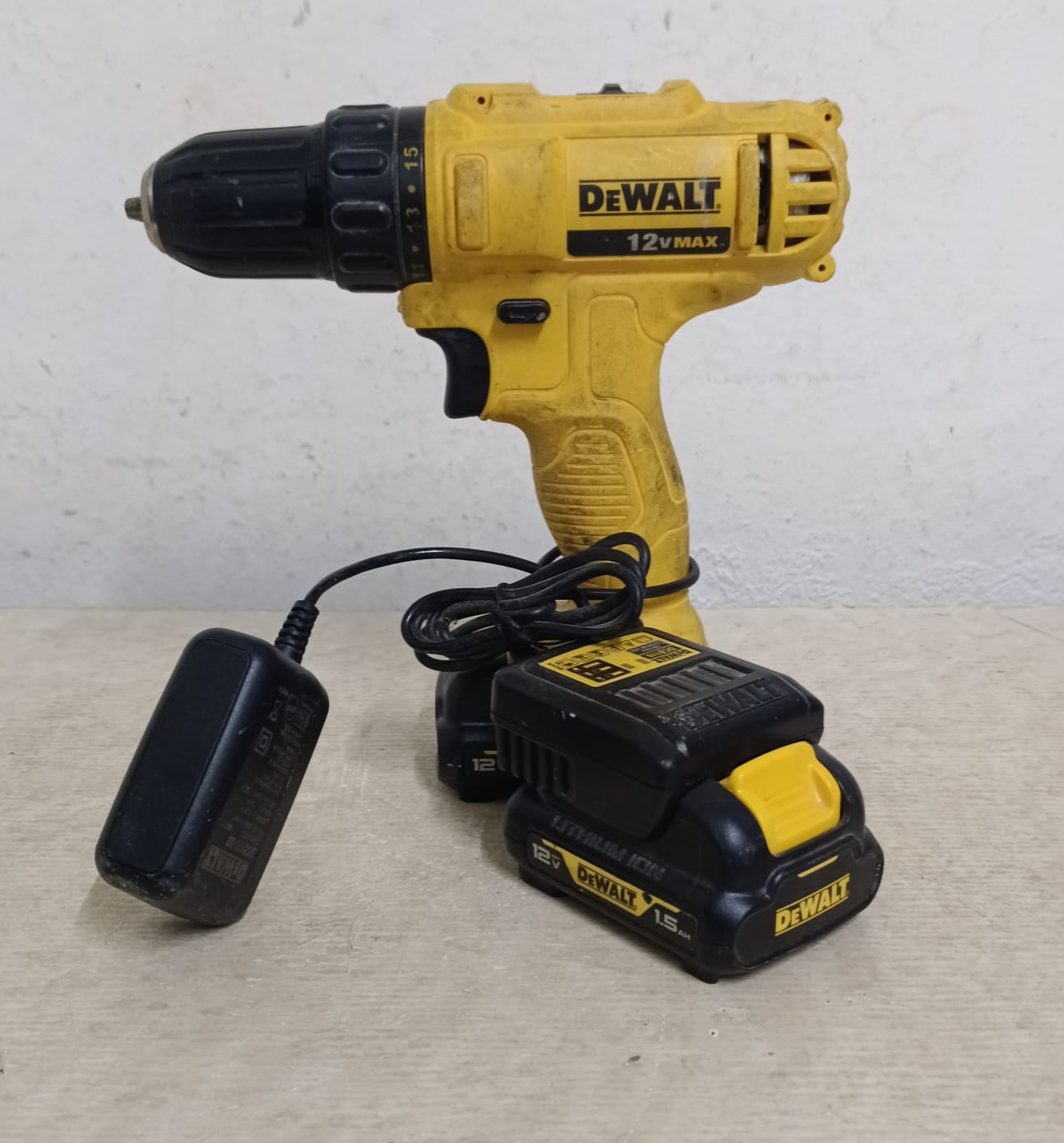 Taladro inalambrico DEWALT dcd700, usado