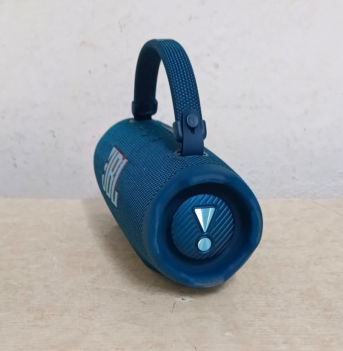 Bocina JBL sharge 6, usado