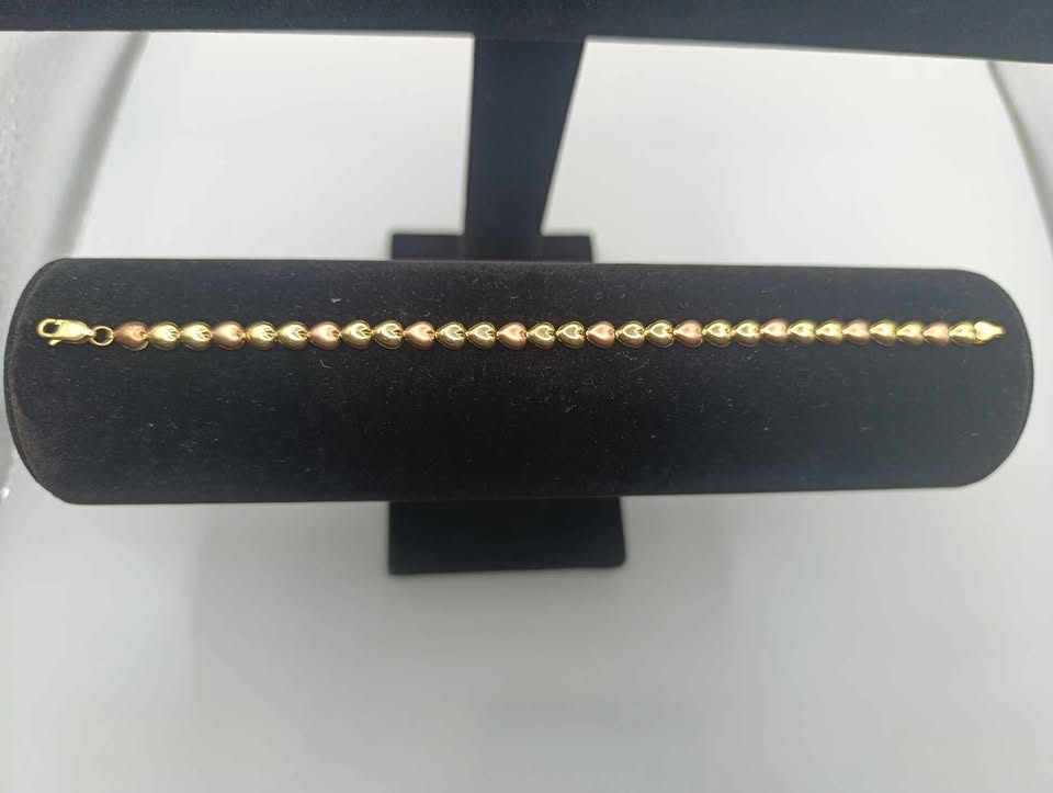 Pulcera corazones de oro 10k 3.8 gr 9cm. Abrochada