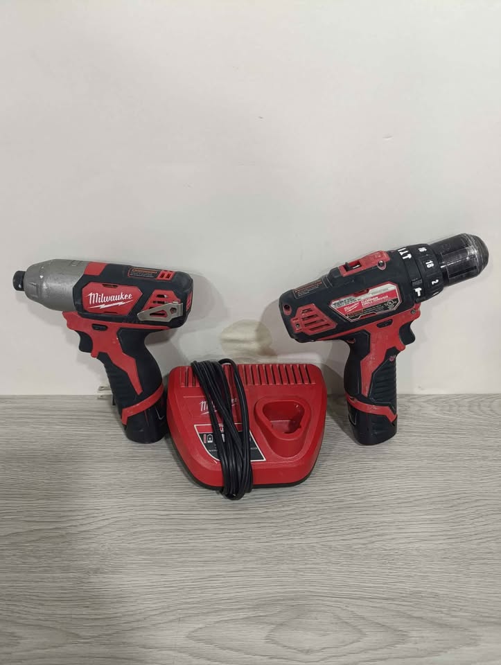 Kit de taladros Milwaukee M12 2 baterías y 1 cargador