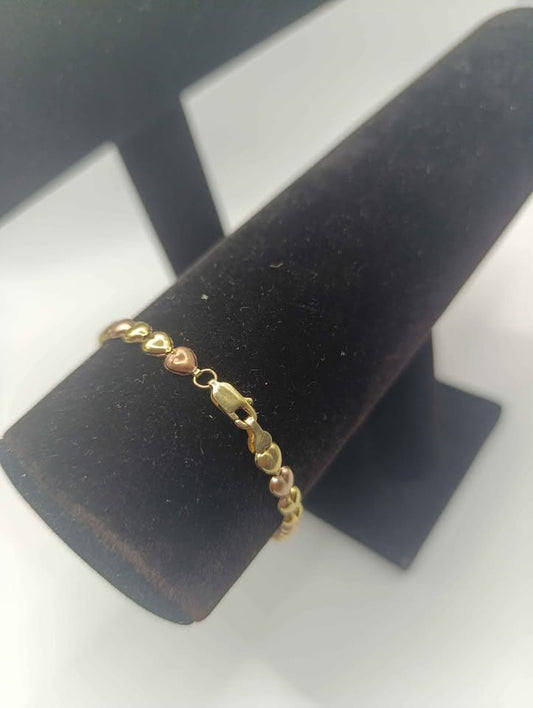 Pulcera corazones de oro 10k 3.8 gr 9cm. Abrochada