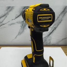 Taladro Inalámbrico DeWalt DCD7771 – Usado