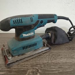 LIJADORA DE ACABADO MADERA MARCA MAKITA