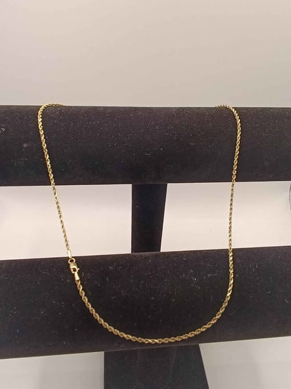 Cadena tejido torzal de oro 14k pesa 6.6g 22 cm abrochada