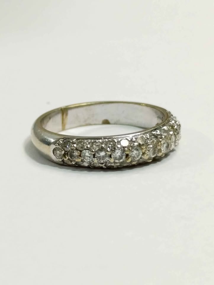 Oro blanco anillo 14K Peso 4.3 gramos