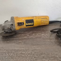 Grillo Dewalt