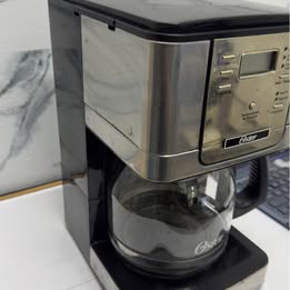 Cafetera Oster 12 Tazas – Usada