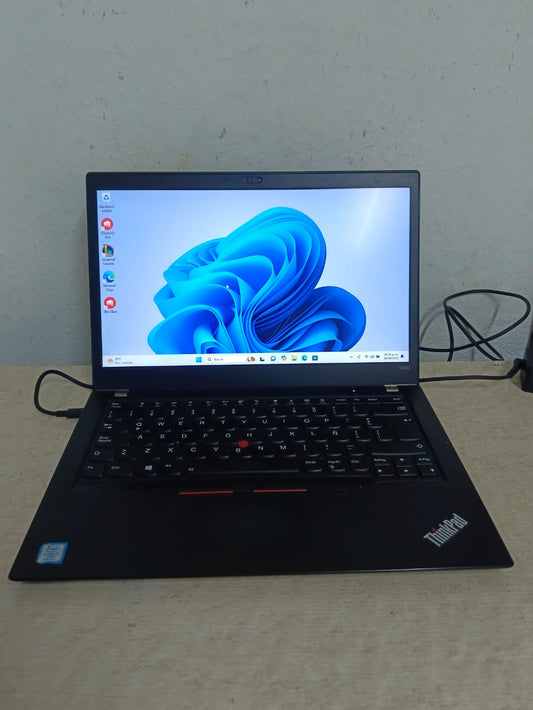 Laptop Lenovo 256gb 16ram windows 11 corei7 con cargador, usado