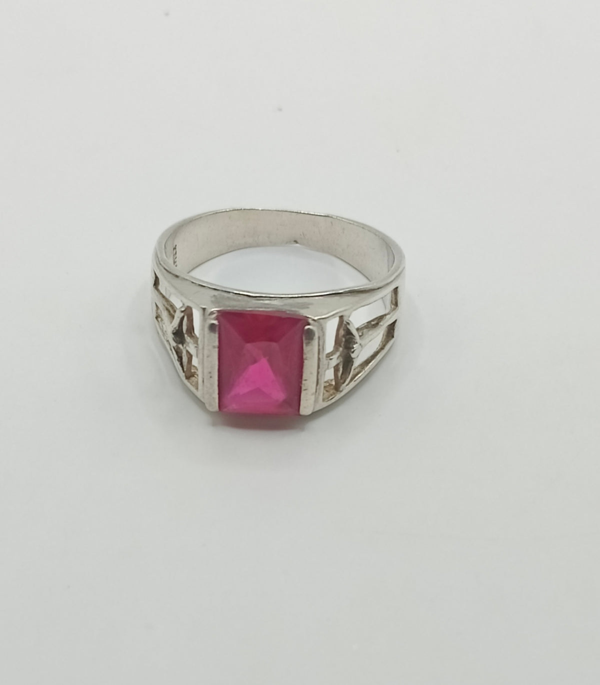 Anillo sintetico rojo PLATA 925 peso 4gr, usado