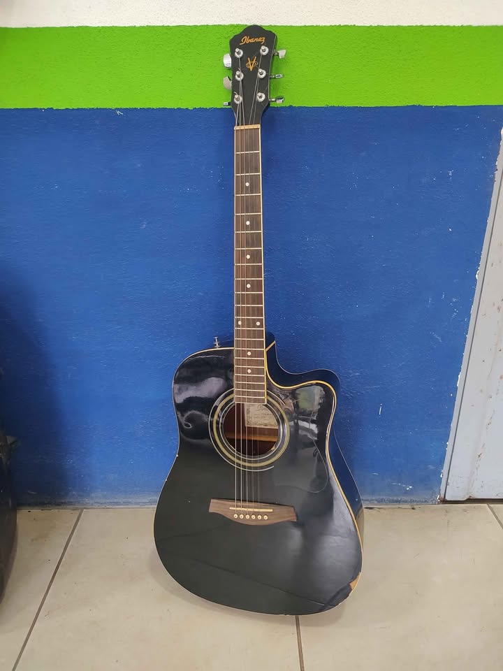 Guitarra Ibañez electro Acústica con estuche