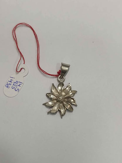 Dije de flor plata