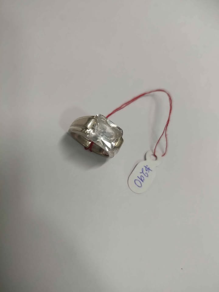 Anillo de plata con piedra