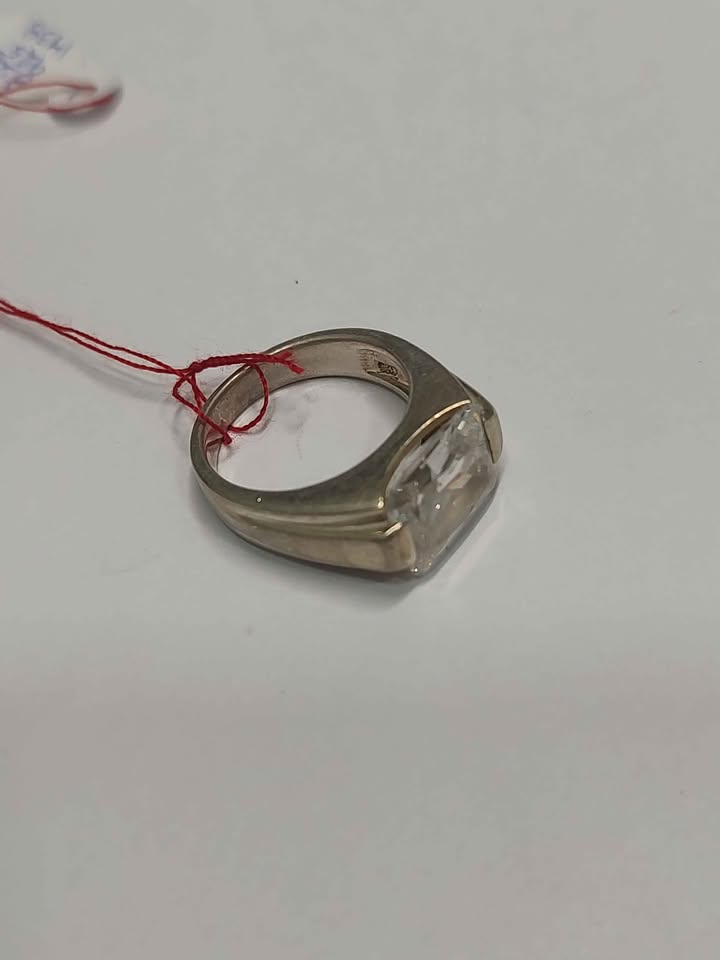 Anillo de plata con piedra