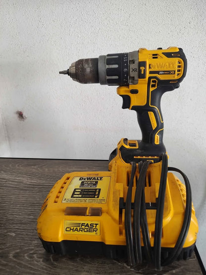 Taladro DEWALT con cargador y batería