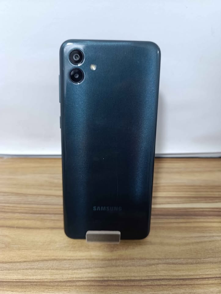 Celular Galaxy A04 32 GB 3 Ram Libre