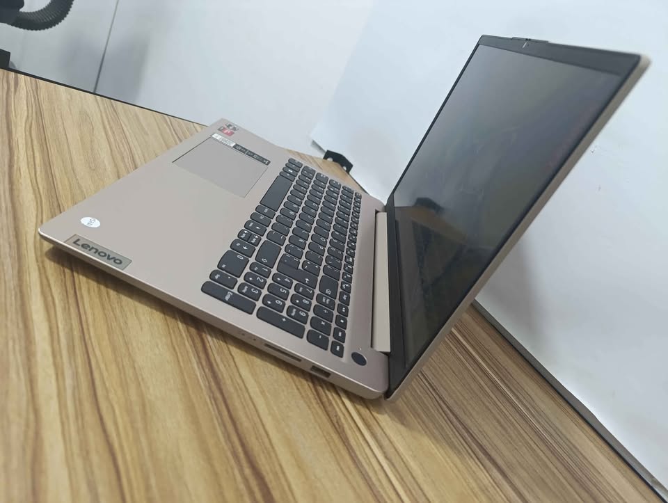 Laptop Lenovo rizen 7 477gb SSD 16ram 2gb tarjeta gráfica USADA