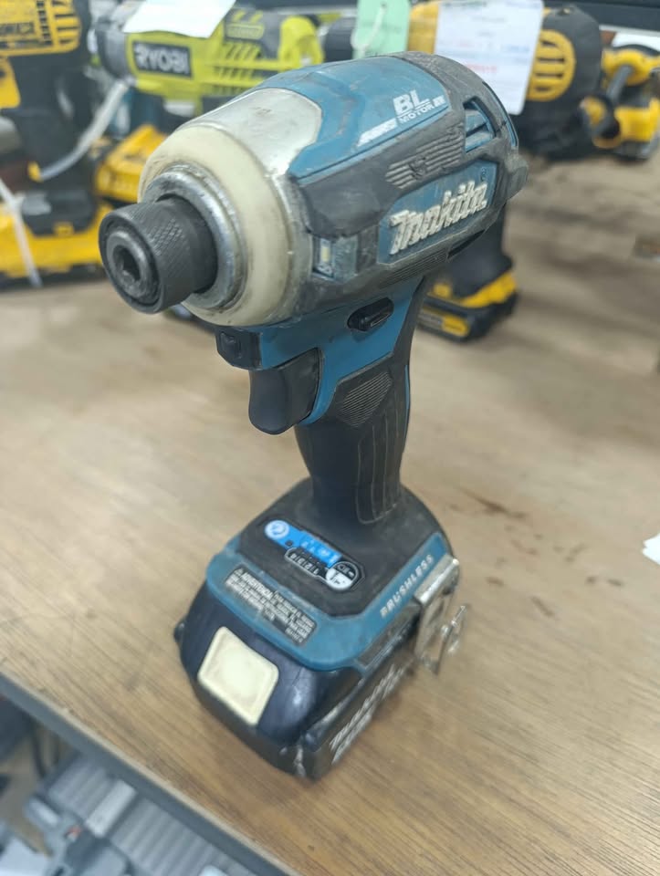 Taladro inalámbrico Makita 18V XTD19