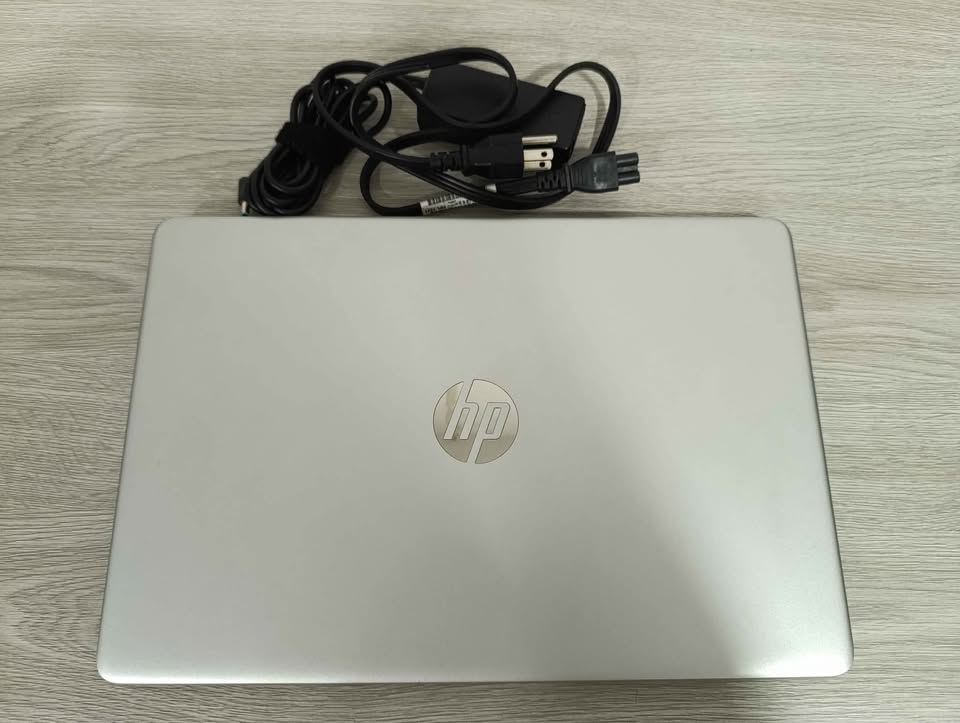 Laptop HP 256gb SSD Core I5 8 Ram con cargador