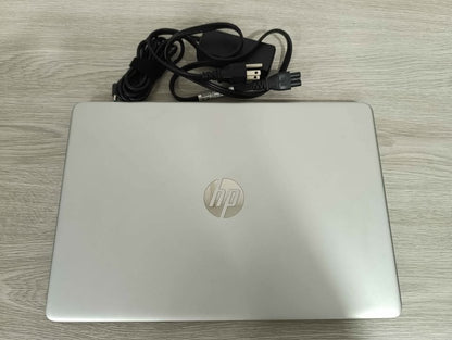 Laptop HP 256gb SSD Core I5 8 Ram con cargador