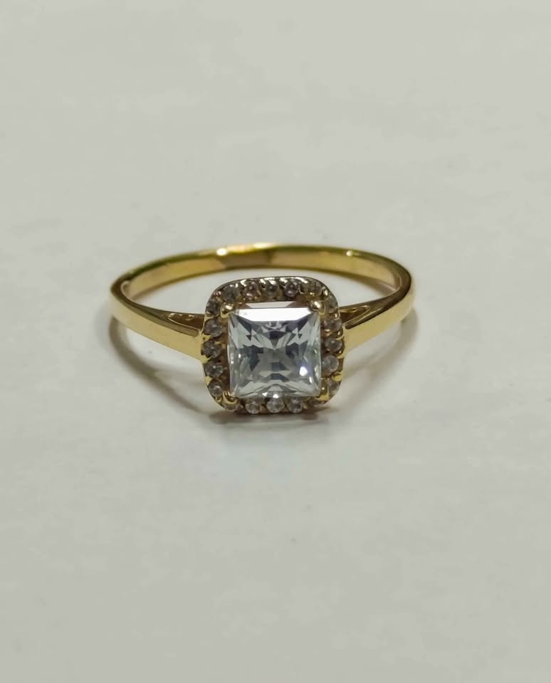 Anillo solitario de oro14k pesa 2.10g #5 usado