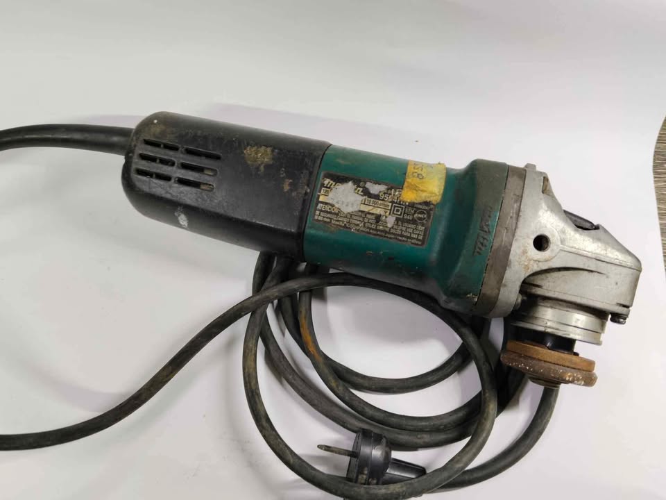 GRILLO ESMERIL MAKITA