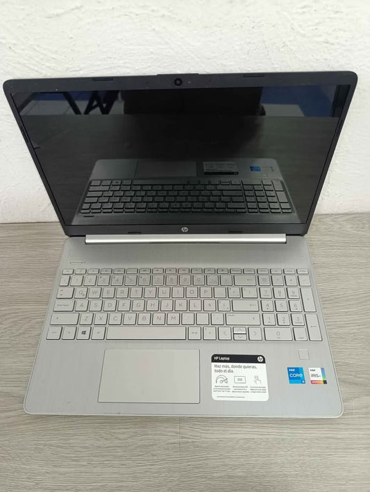 Laptop HP 256gb SSD Core I5 8 Ram con cargador