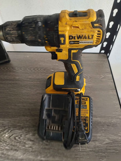 Taladro DEWALT dcd778 con cargador