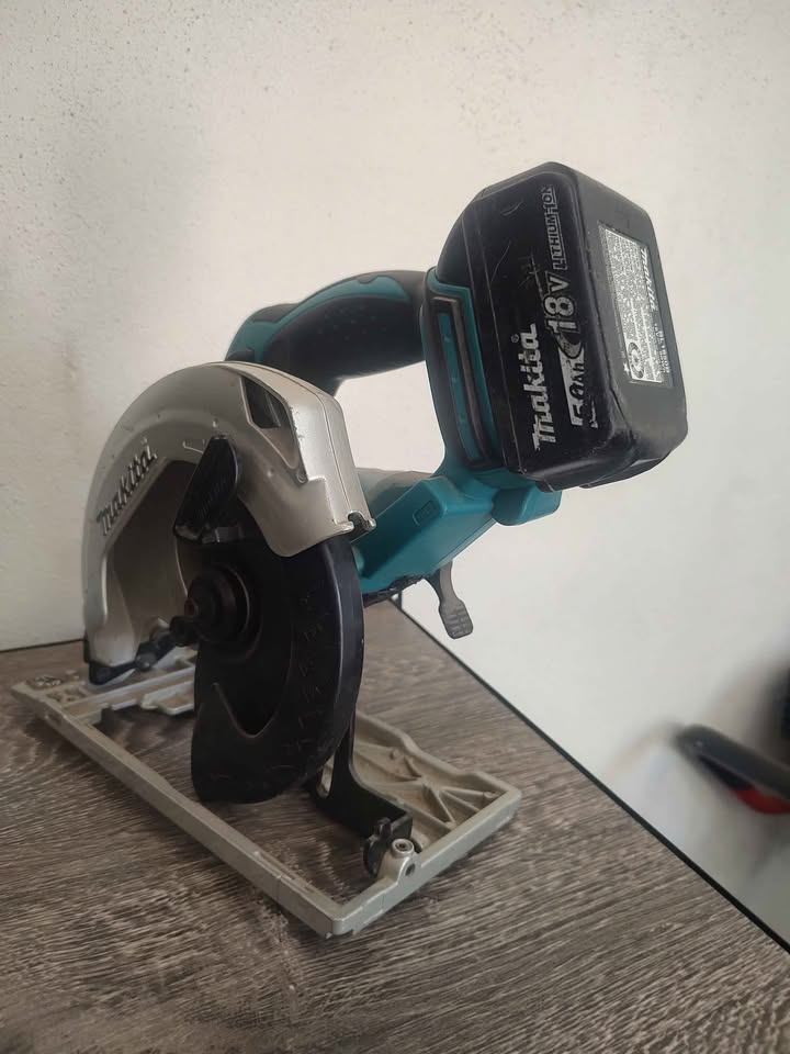 Sierra circular Makita