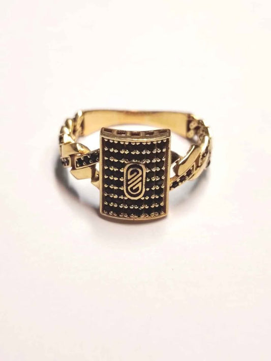 Anillo con piedra negra de oro 10k 2.9gr #8.5 usado