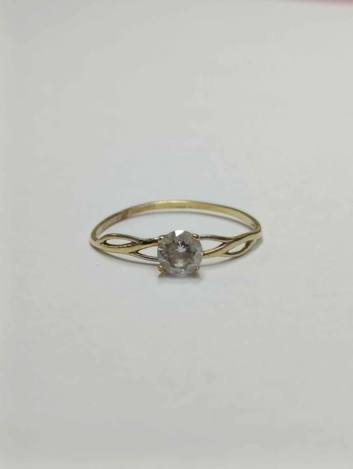 Oro Anillo Dama 10K Peso .80 Gramos usado