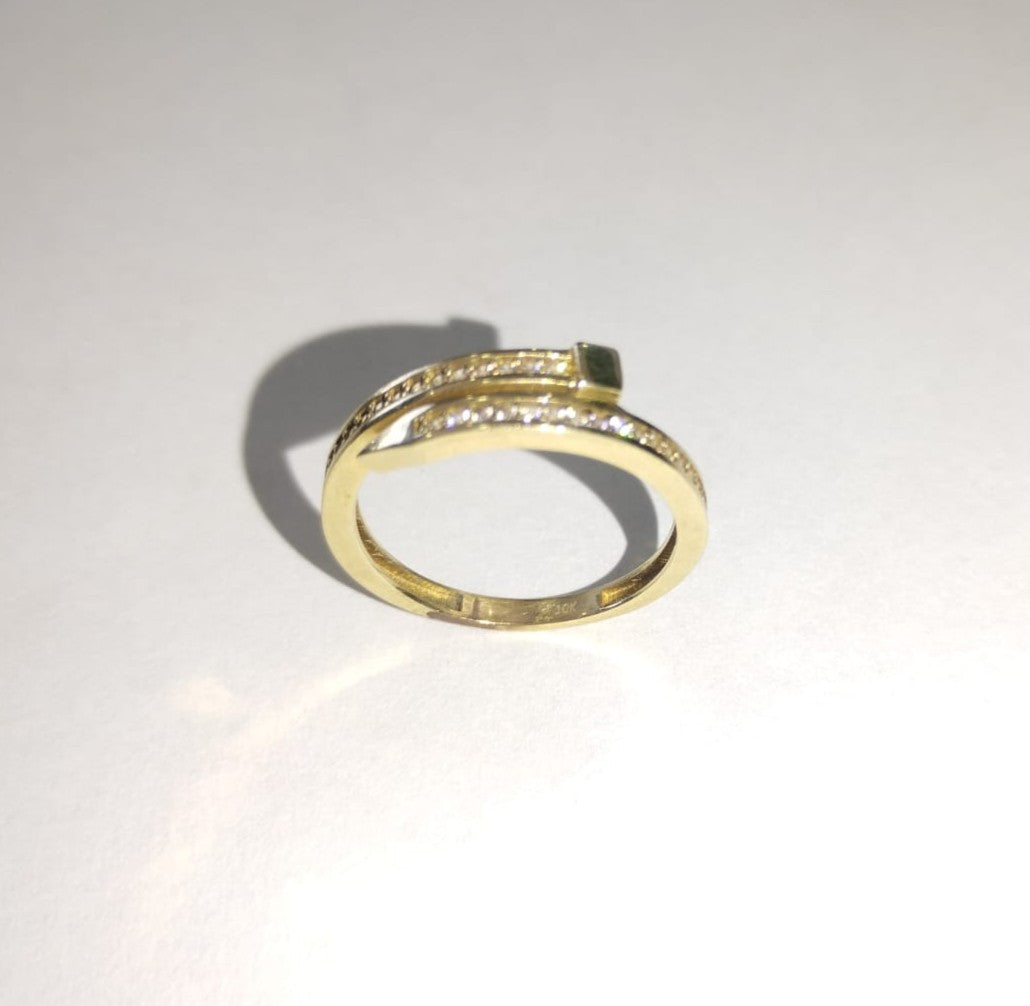 💎 ANILLO DE ORO 10K CON PIEDRAS INCRUSTADAS ✨