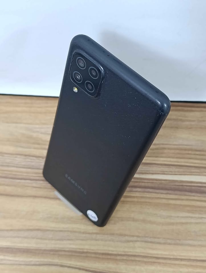 Celular Galaxy A12 64 GB 4 Ram Libre USADO