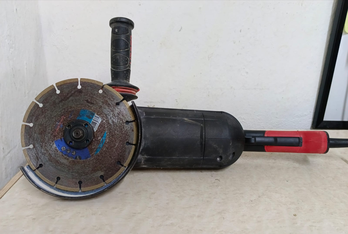 Esmeriladora Urrea urra-4567 con disco y maneral, usado