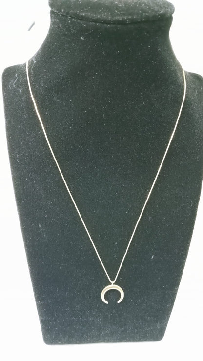 Cadena de Oro 14K con Dije de Media Luna 🌙✨