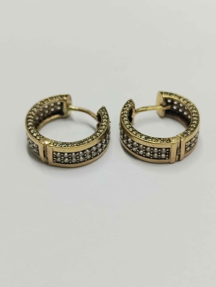 Oro Aretes 10K Peso 3.8 Gramos USADO