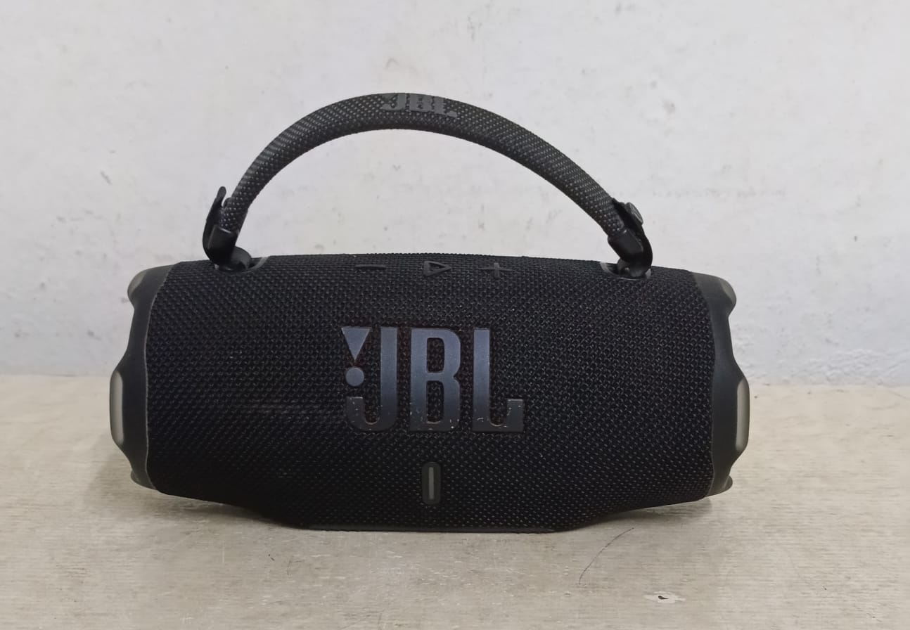 Bocina JBL charge 6, usado