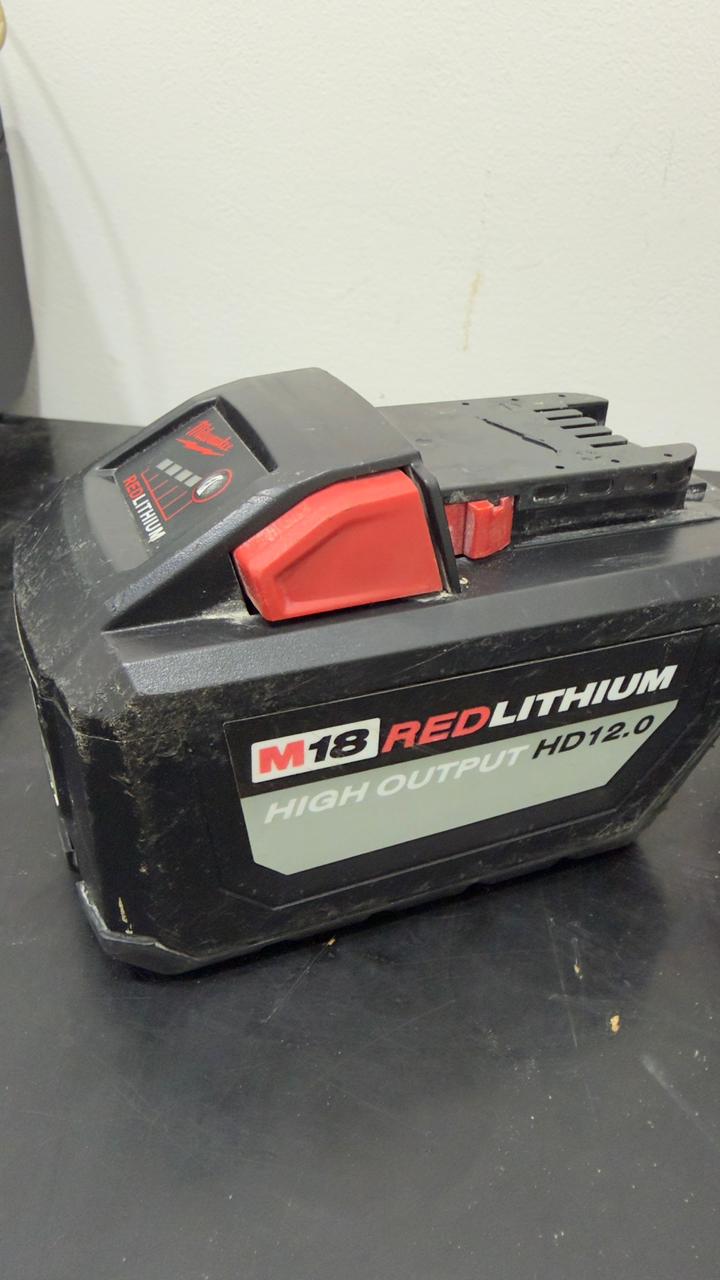 SIERRA CIRCULAR MILWAUKEE INALAMBRICO CON BATERIA (SIN CARGADOR)