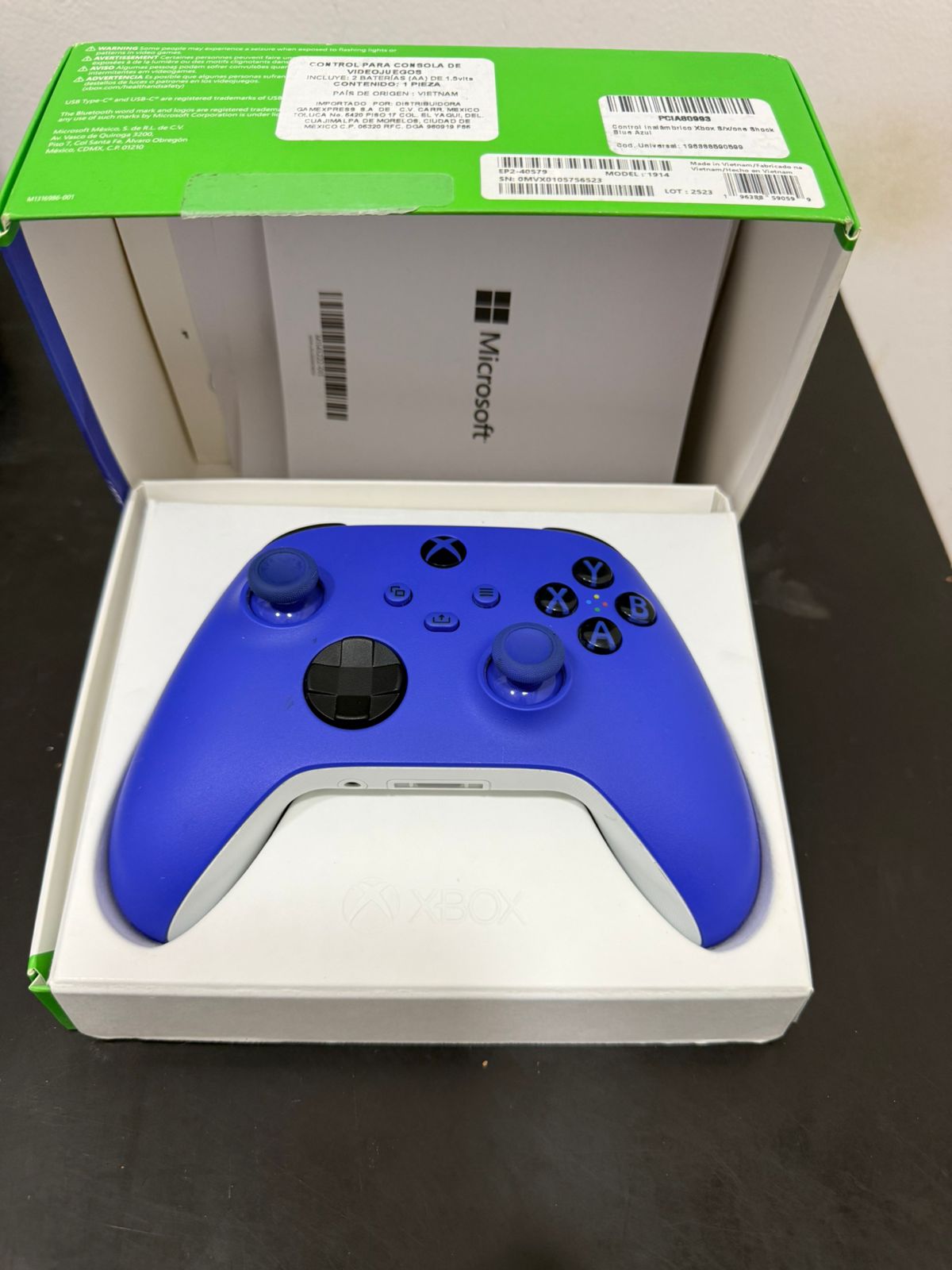 CONTROL DE XBOX EN CAJA-USADO