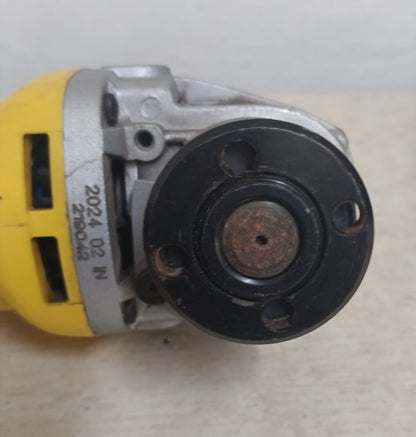 Mini Esmeril DEWALT dwe4120-b3 sin disco, usado