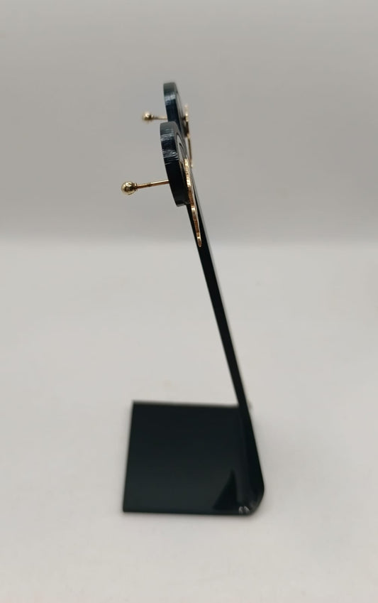 Aretes inicial M ORO 8k peso 2.2gr, usado