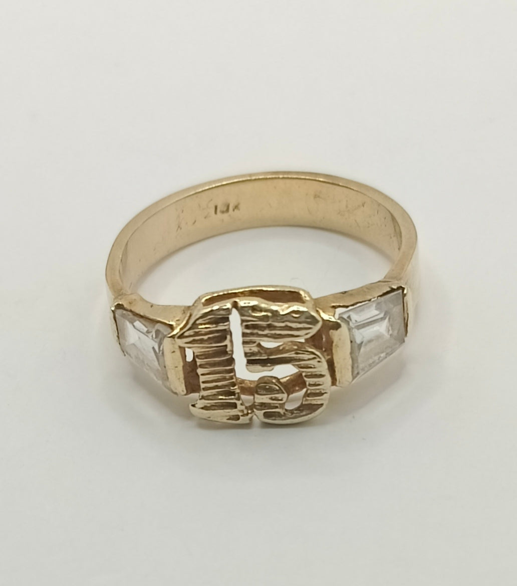 Anillo XV años ORO 10k peso 4.2gr
