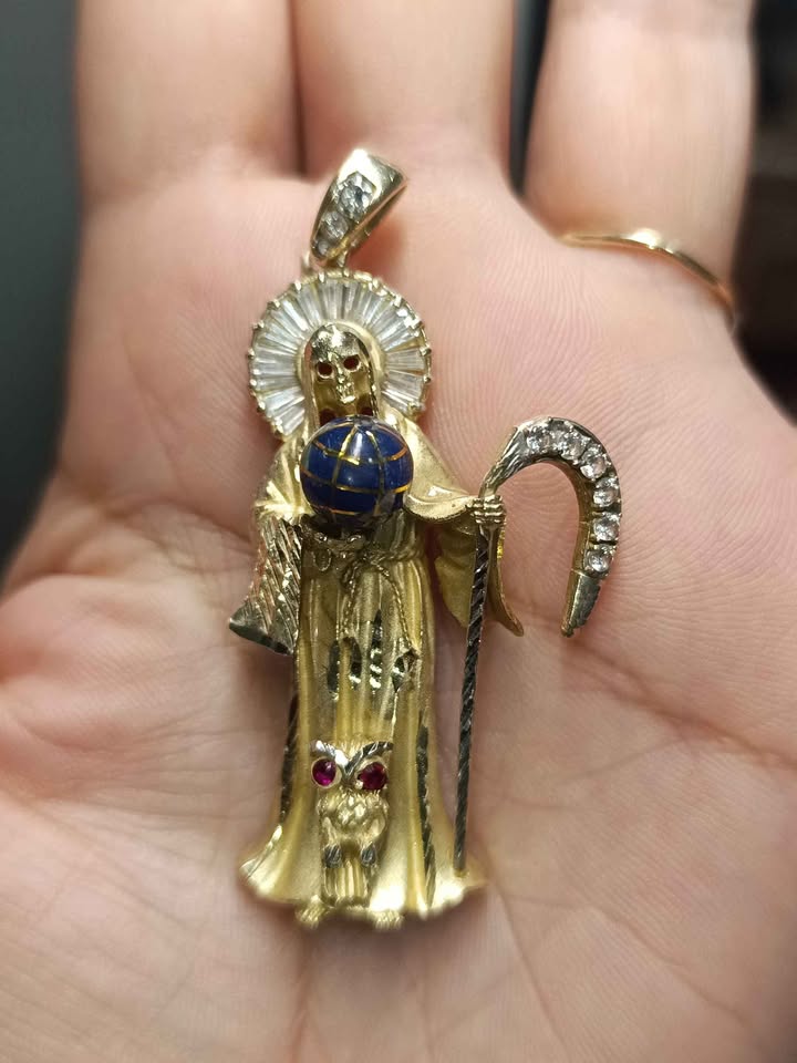Oro Dije de la santa muerte 10k 14.5g usada