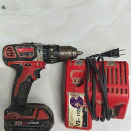 Taladro con batería y cargador Milwaukee