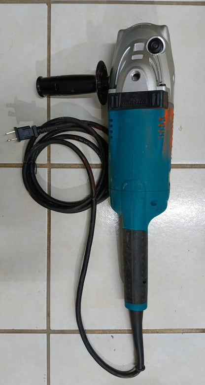 ESMERILADORA MAKITA
